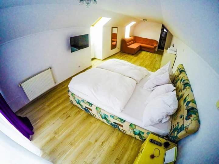 Casa Germana Hotel Lupeni  ภายนอก รูปภาพ