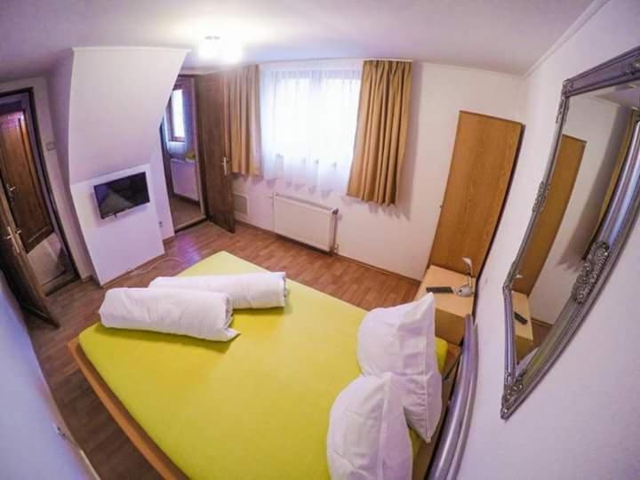 Casa Germana Hotel Lupeni  ภายนอก รูปภาพ