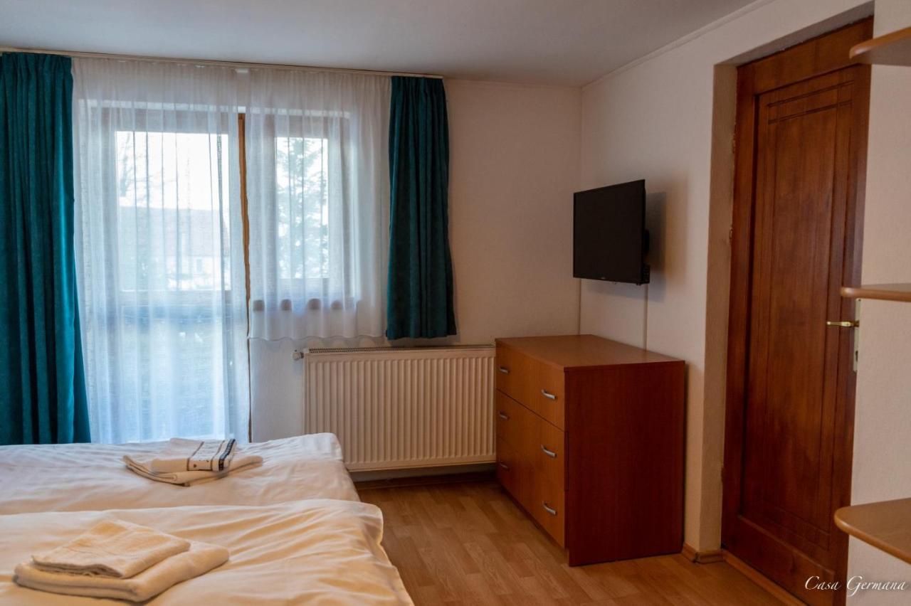 Casa Germana Hotel Lupeni  ภายนอก รูปภาพ