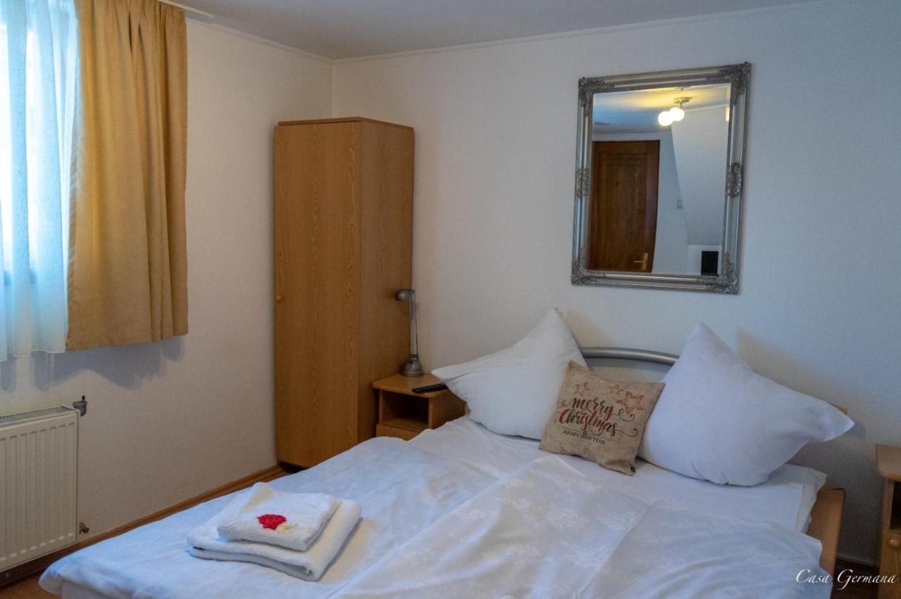 Casa Germana Hotel Lupeni  ภายนอก รูปภาพ